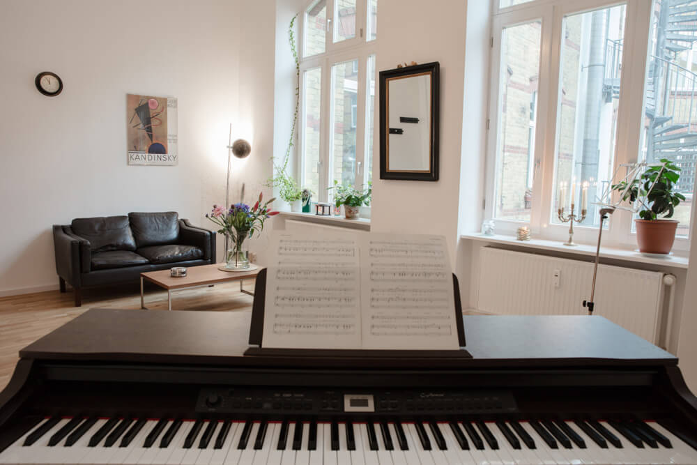 Singing lessons in Berlin with piano